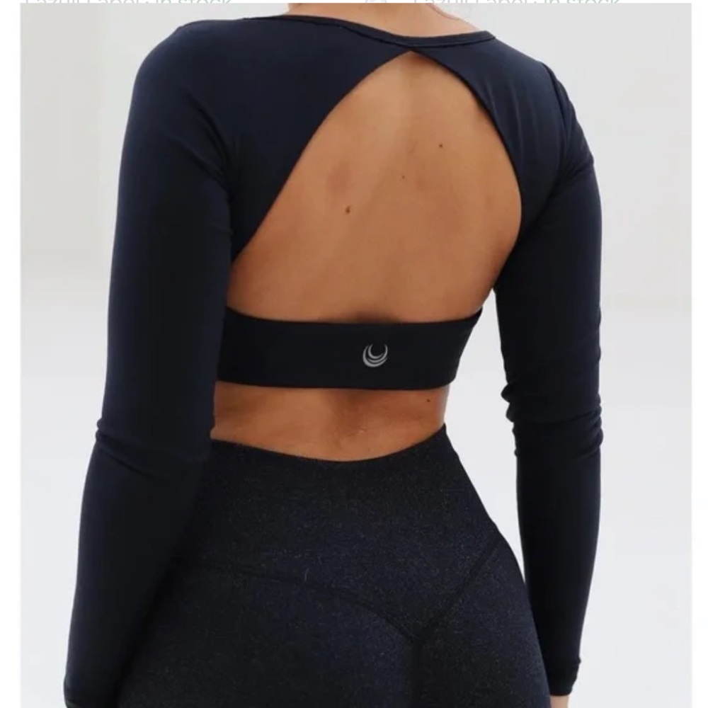 Lazuli Label Open Back Long-sleeve Top
